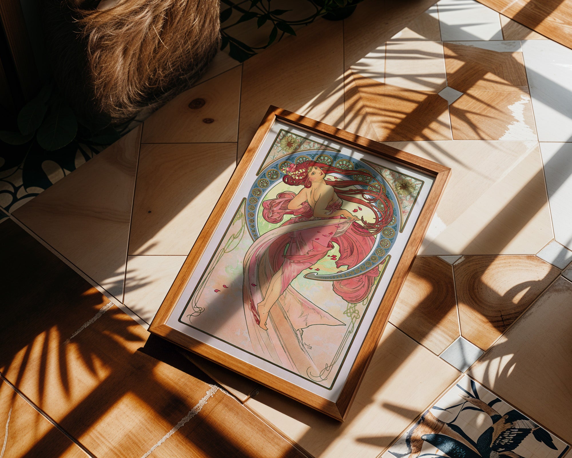 Jugendstil Poster gerahmt im Wohnzimmer