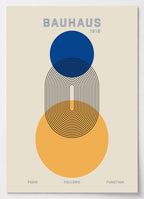 Bauhaus Poster mit drei Kreisen und blauem Kreis als Symbol