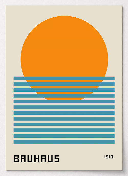 Bauhaus Poster mit oranger Sonne über türkisfarbenen Linien