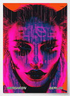 Berlin Poster mit Berliner Bär in Neon-Pink und Glitch-Effekten