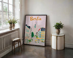 Berliner Kiezleben Poster mit Fernsehturm gerahmt im Wohnzimmer