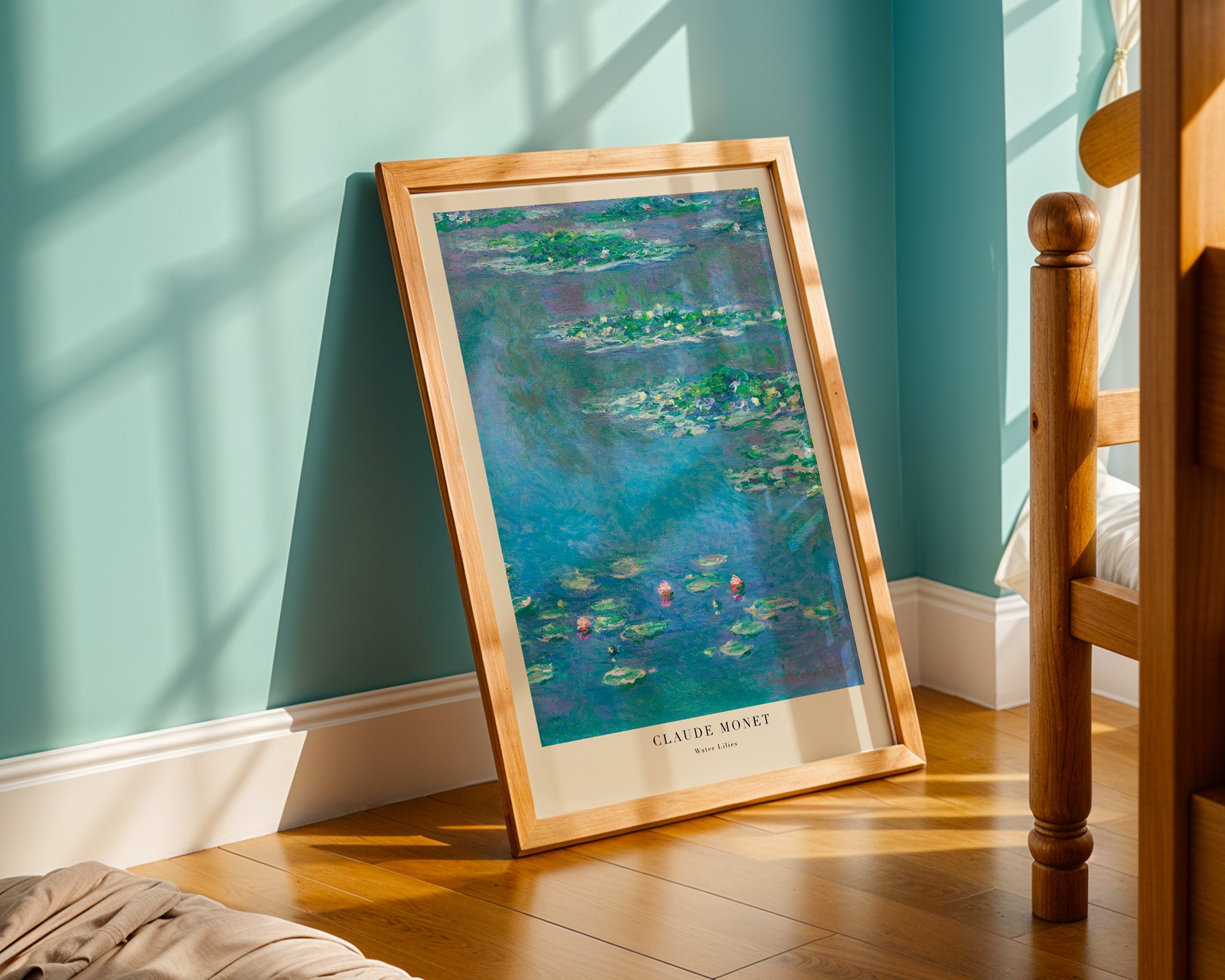 Monet Seerosen Poster gerahmt im Wohnzimmer