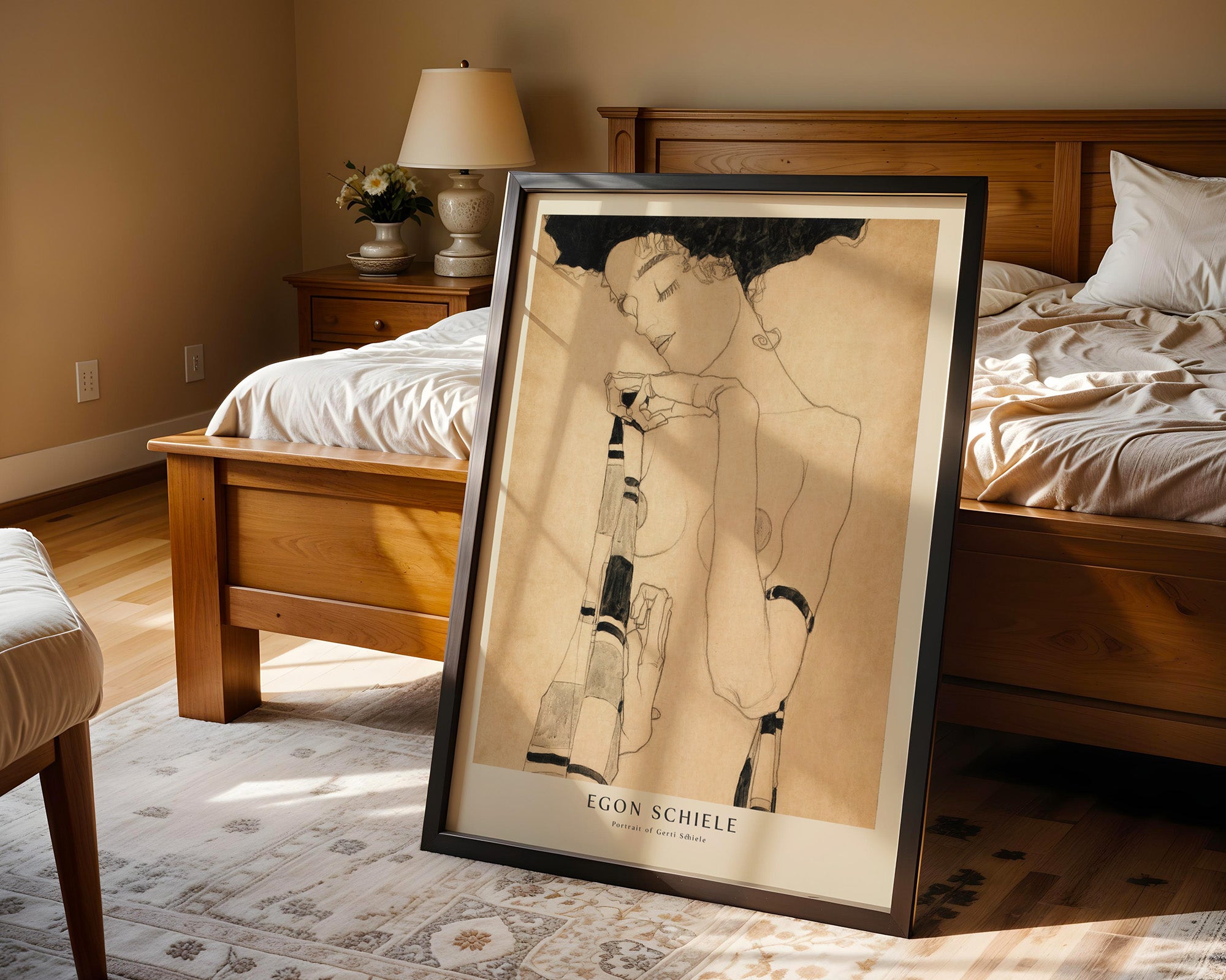 Egon Schiele Porträt Poster liegend und gerahmt im vor einem Bett Schlafzimmer
