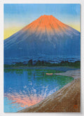 Japanisches Poster mit Berg Fuji im Morgenlicht am Yamanaka-See von Kawase Hasui