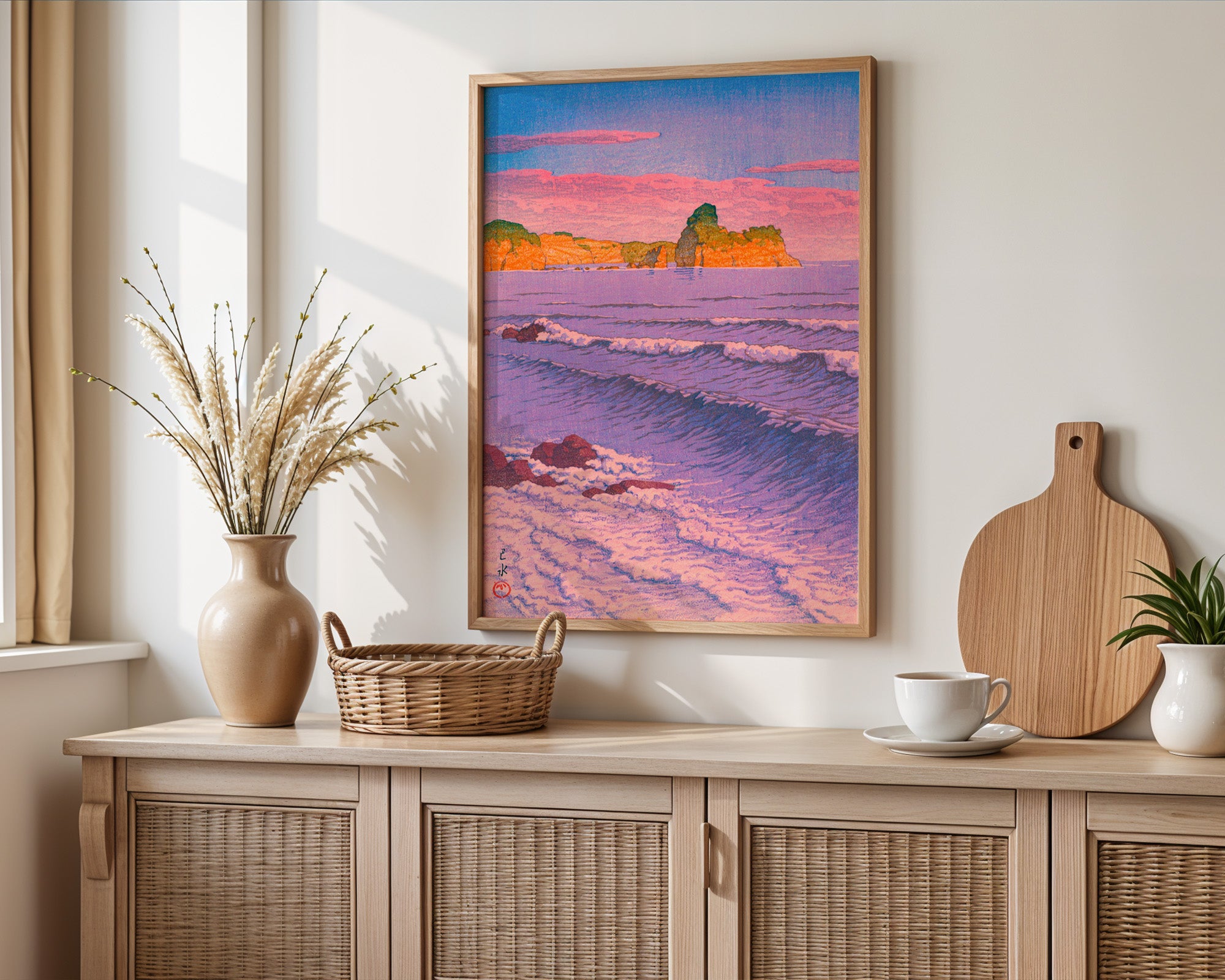 Japanisches Küsten Poster gerahmt im Wohnzimmer