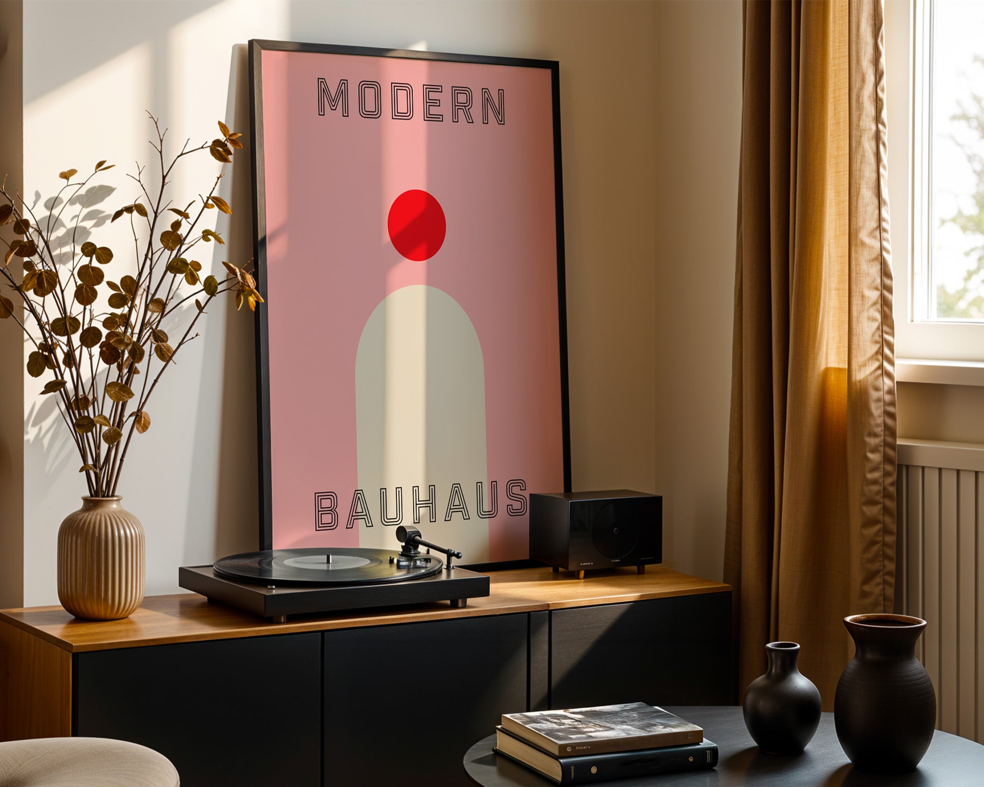 Minimalistisches Bauhaus Poster gerahmt im Schlafzimmer