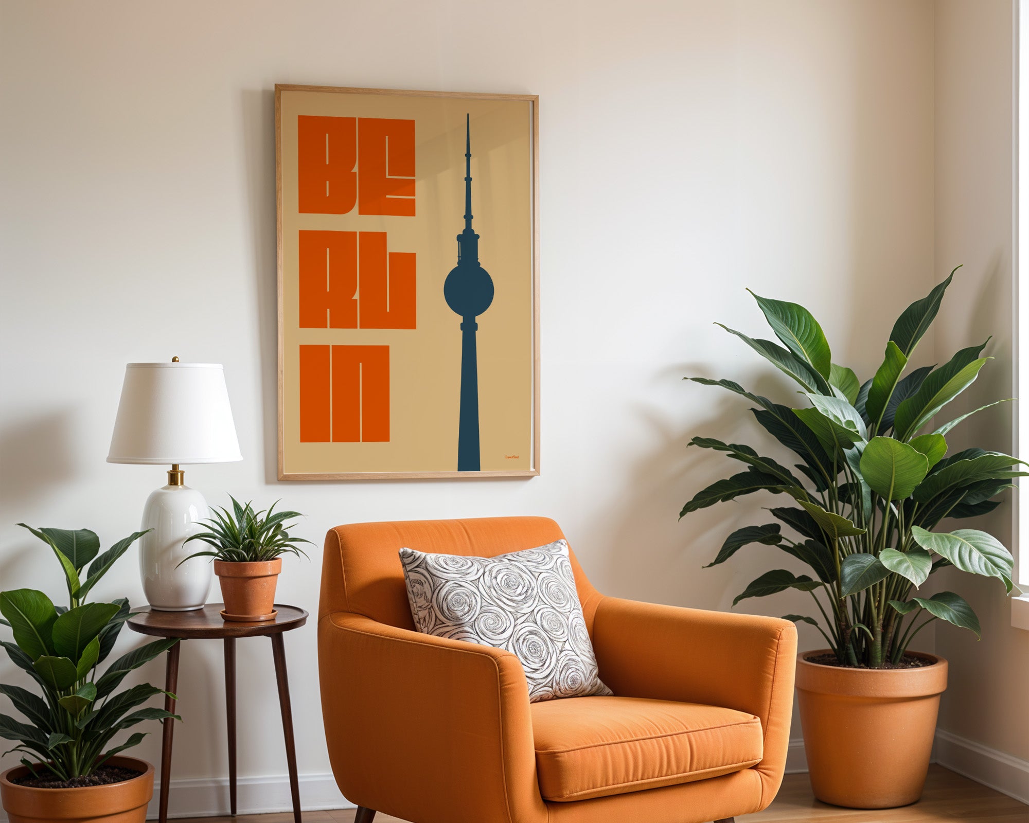 Retro Berlin Poster mit Fernsehturm gerahmt im Wohnraum