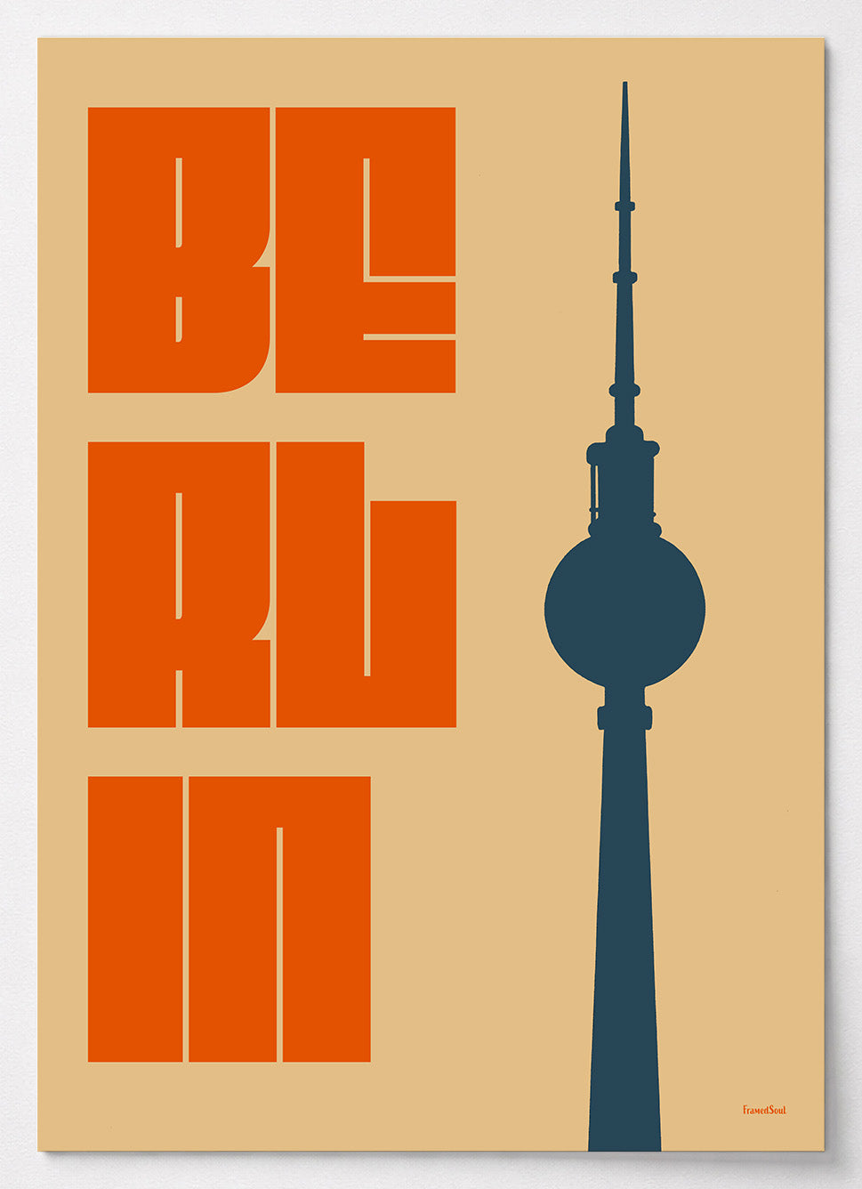 Retro Berlin Poster mit Fernsehturm und BERLIN-Schriftzug in Orange auf Beige