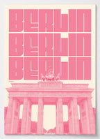 Berlin Poster mit Brandenburger Tor und BERLIN-Schriftzug in Rosa