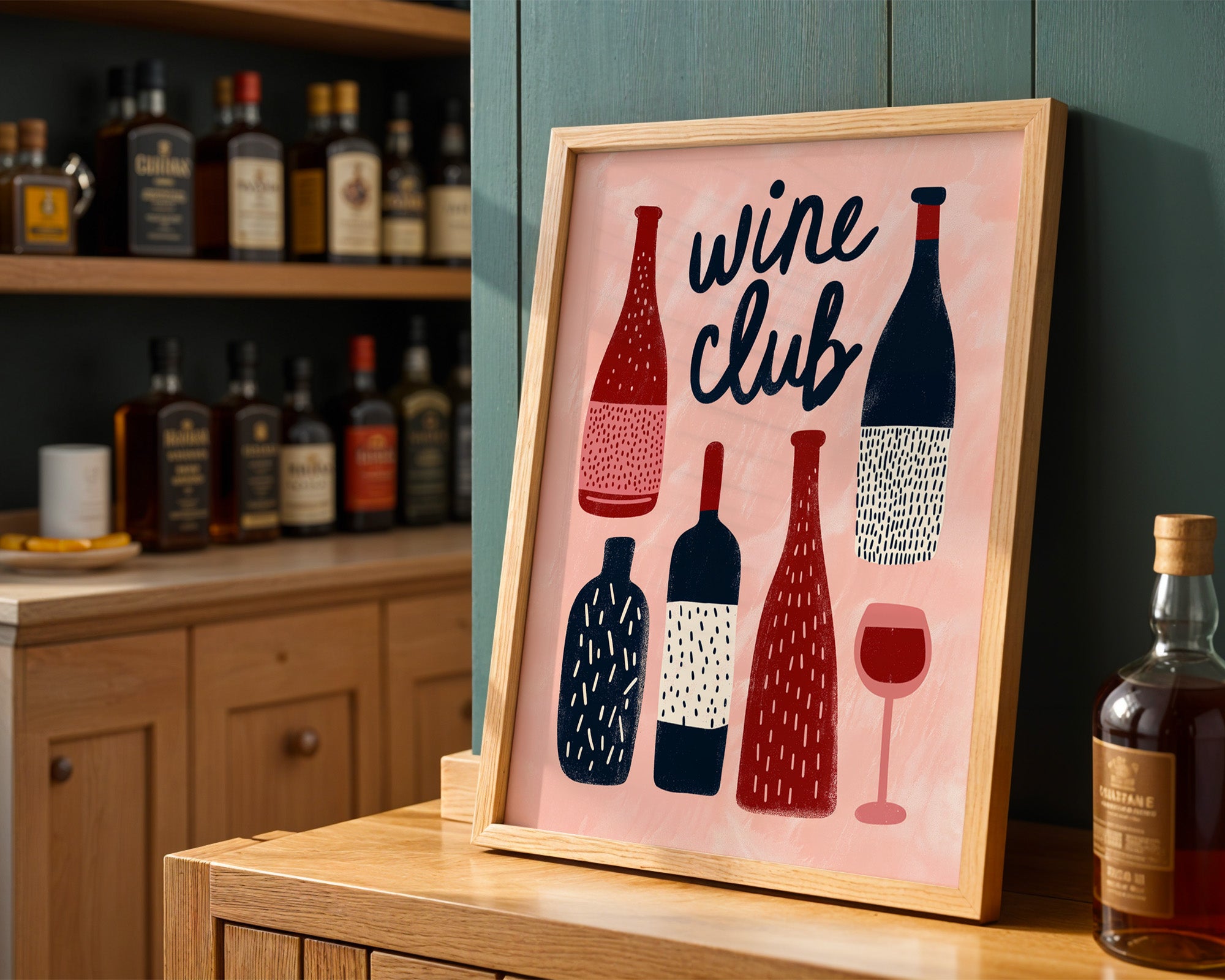 Weinclub Poster Retro gerahmt im Esszimmer